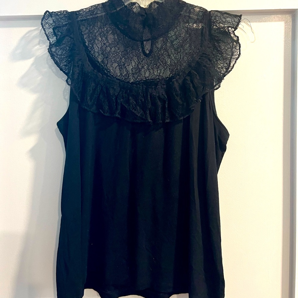 Ralph Lauren Top with tasteful lace Victorian collar